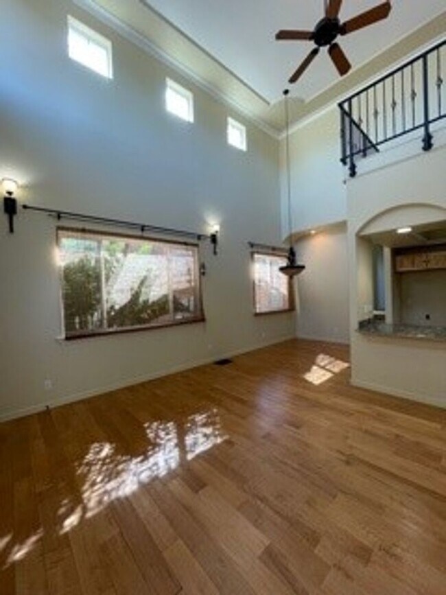 Building Photo - Beautiful 3 bedroom 2 bath Spanish style h...