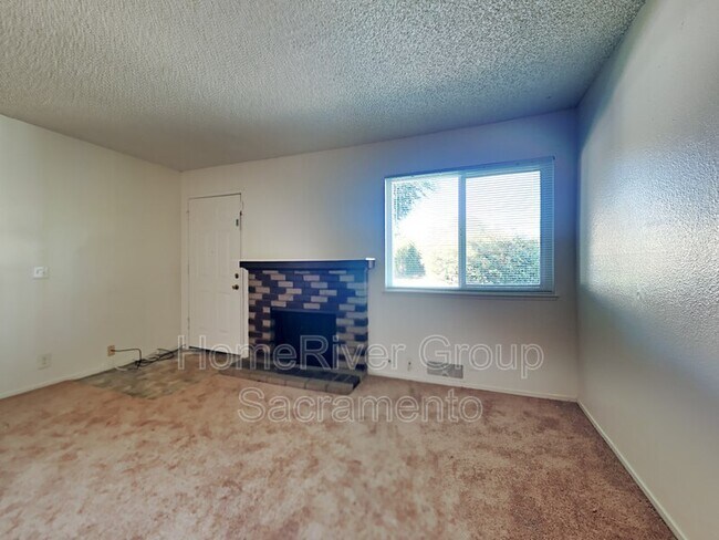 Building Photo - 88 Del Vista Cir