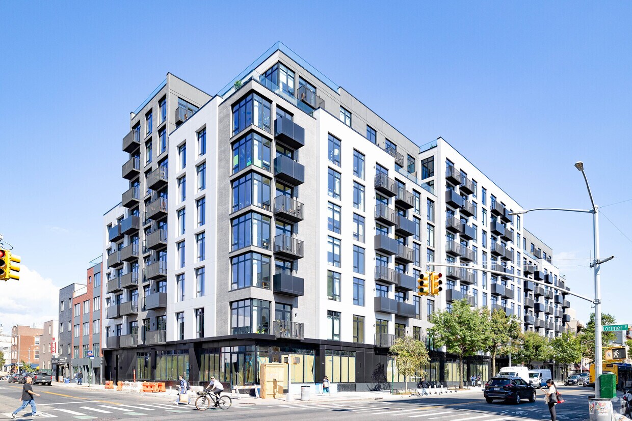 Foto principal - 597 Grand St