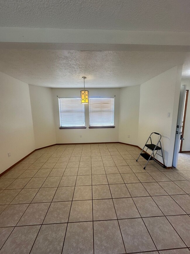 Foto del edificio - 3 Bedroom 2 Bath Home!