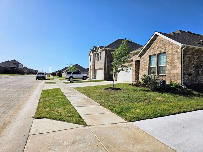 Foto del edificio - 3 Bedroom Single Family Home in Aubrey