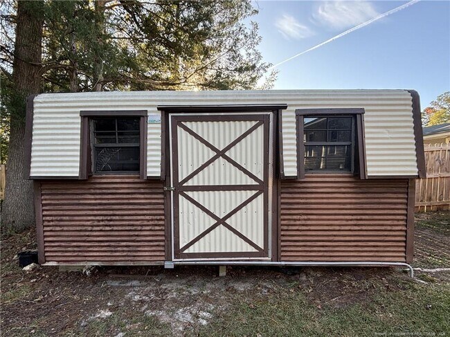 Foto del edificio - 931 Fleetwood Dr