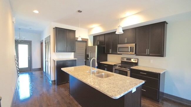 Building Photo - 86 Promontory Ln