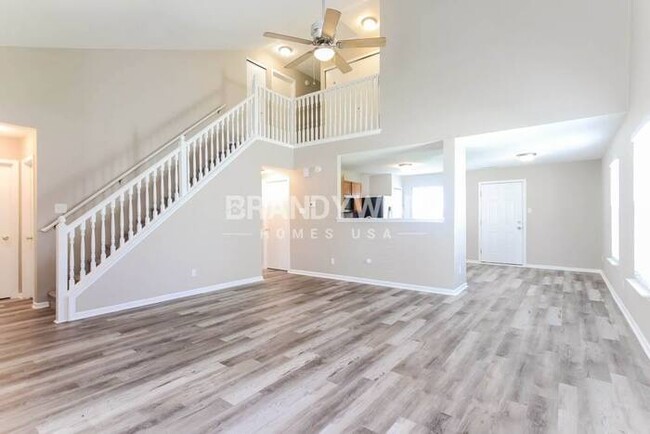 Building Photo - Spring into this beautiful 3 bedroom home!