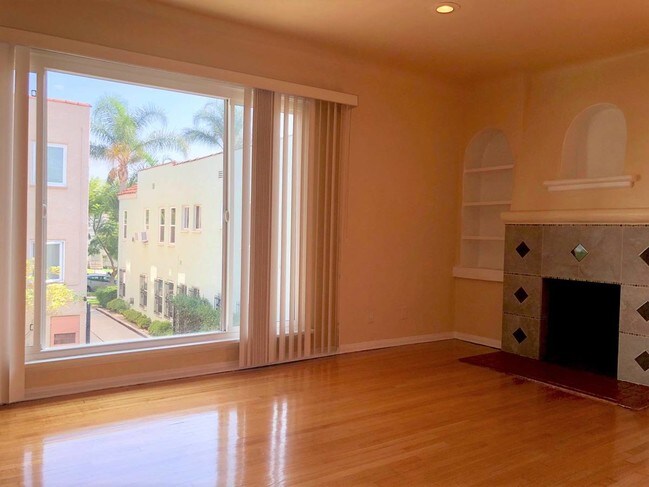 Foto del edificio - 1329 S Cloverdale Ave