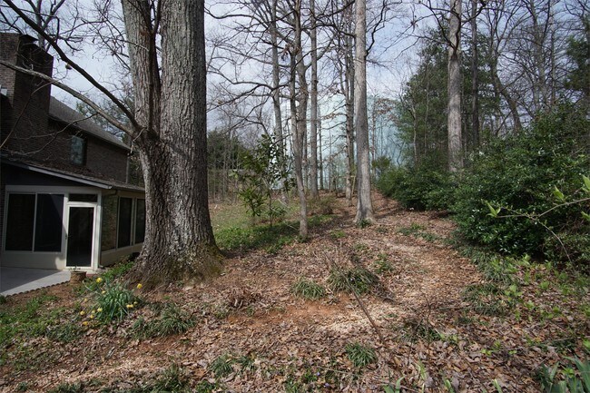 Building Photo - 10601 Chevy Dr