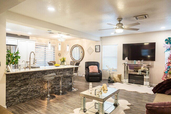 Foto del edificio - 5359 S Waterloo Ln