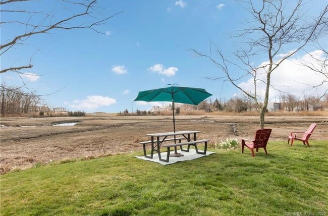 Foto del edificio - 18 Thompson Ln