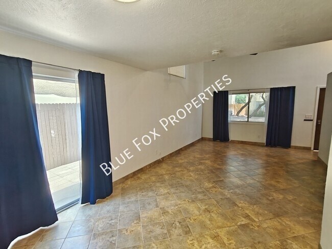 Foto del edificio - 880 E Peppergrass Ln