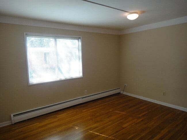 Building Photo - 1249 Island Dr