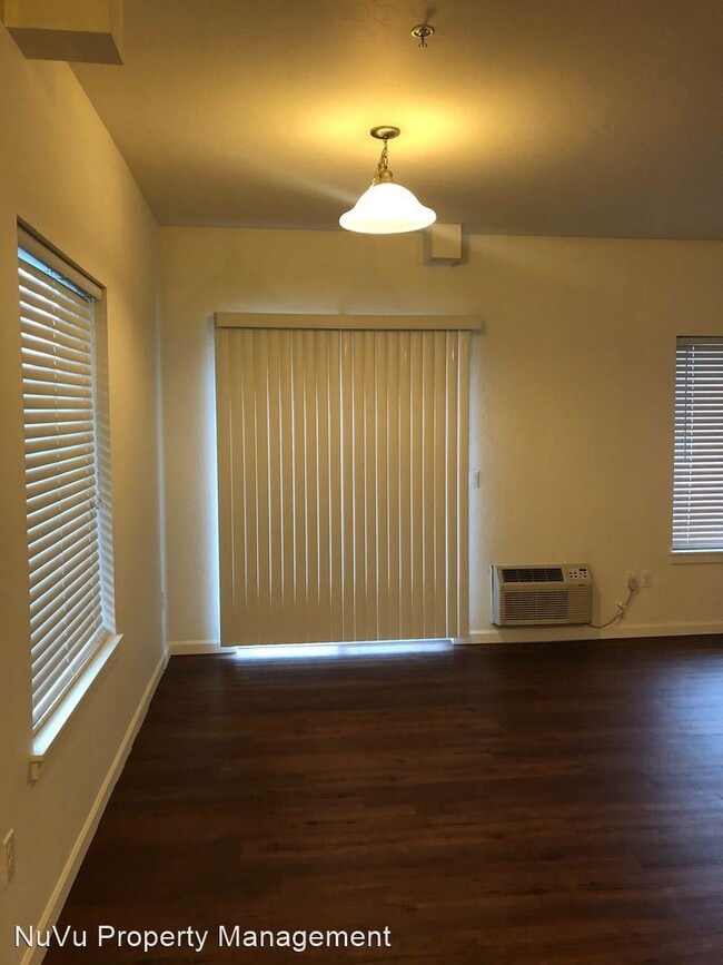 Building Photo - 1065 W Rustic Lodge Dr