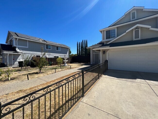 Foto del edificio - Gorgeous 3 Bed 2.5 Bath