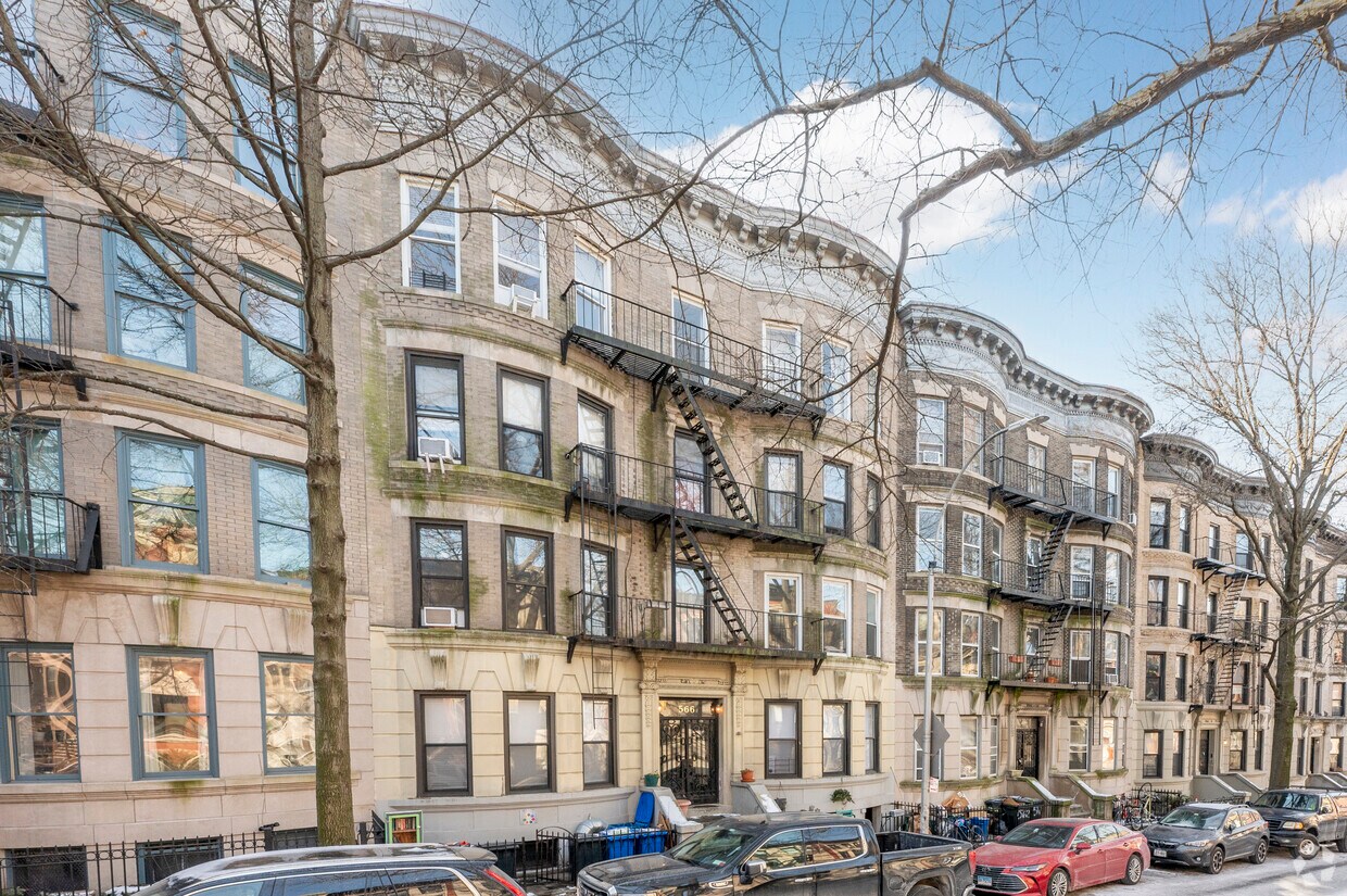 Building Photo - 566 7th St