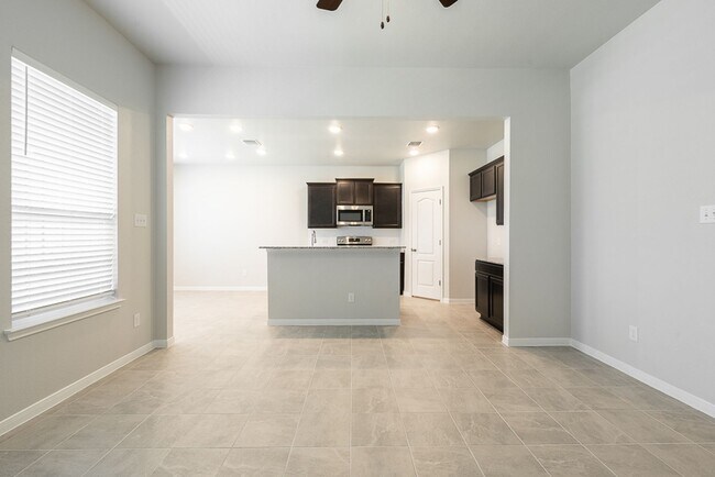 Building Photo - Pre-Leasing Now for Mid-July – Westfield C...