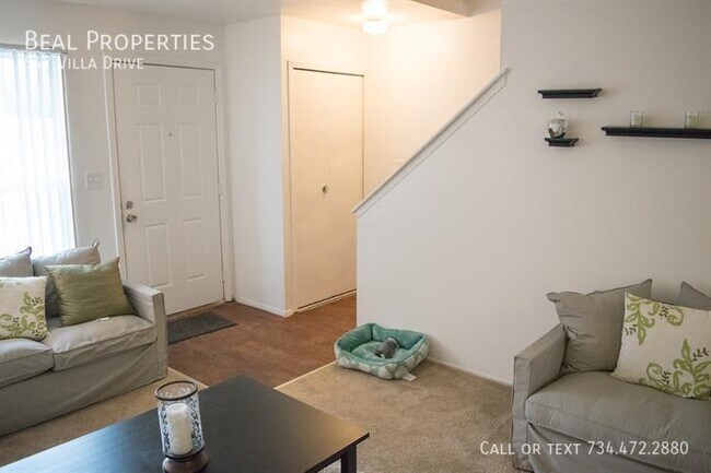 Building Photo - 547 Villa Dr