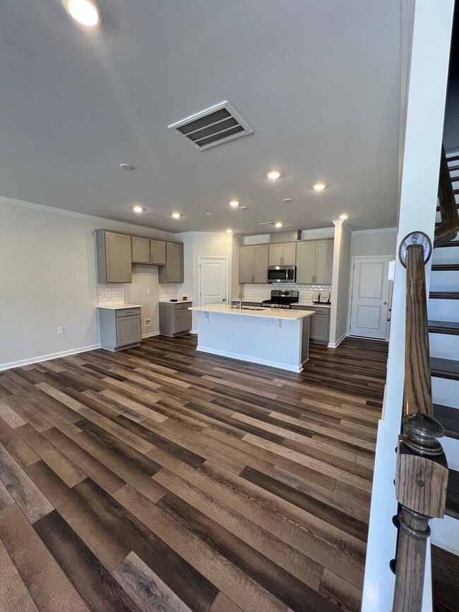Building Photo - 2312 Kasota Ln
