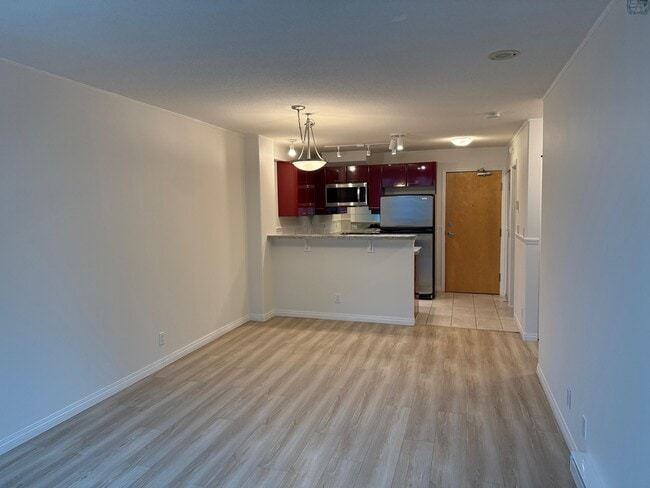 Building Photo - 1328 W Pender St