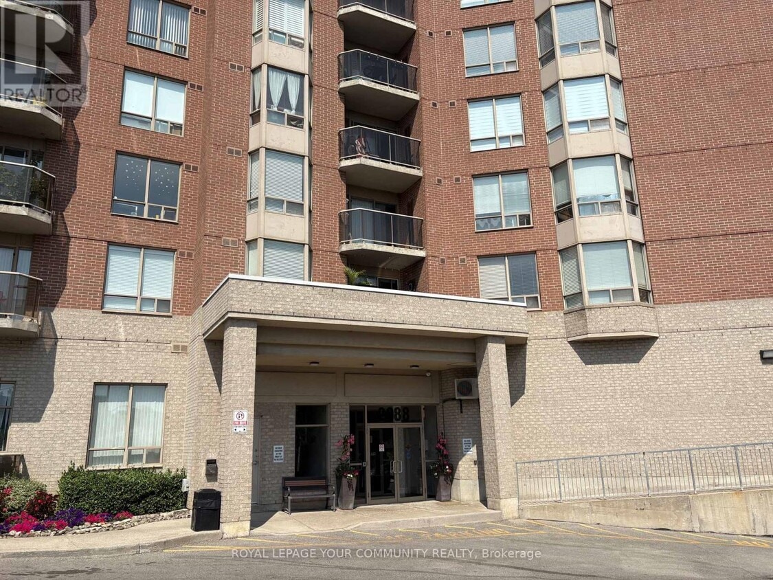Photo principale - 2088-2088 Lawrence Ave W