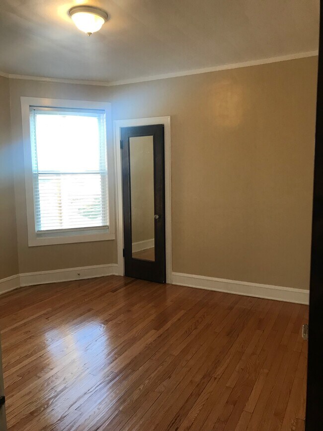 Foto del edificio - 6207 N Artesian Ave