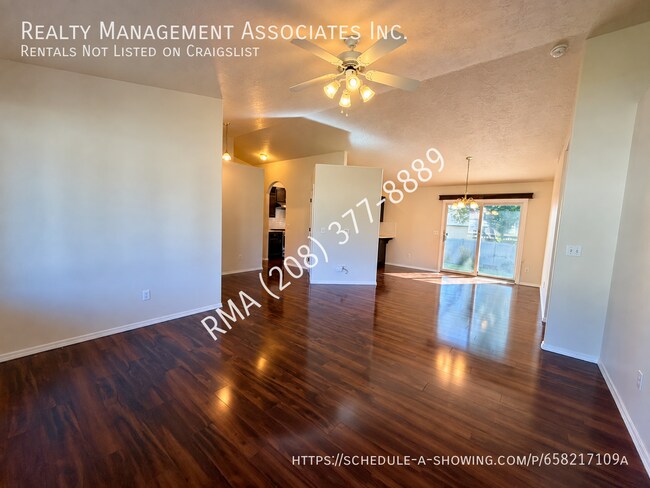 Building Photo - 2807 Mink Pl