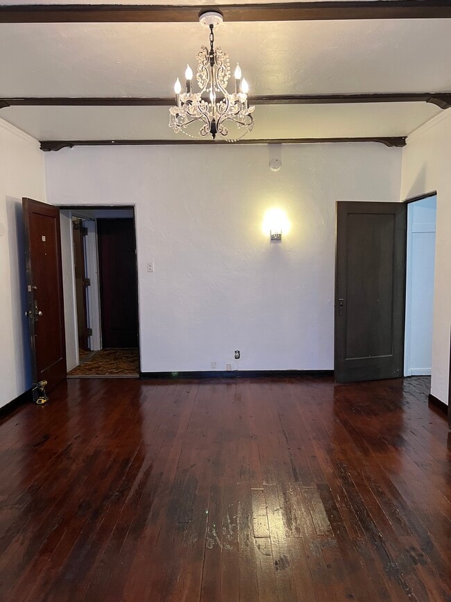 Foto del edificio - 2041 N Vermont Ave