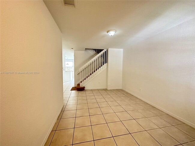 Foto del edificio - 16641 SW 79th Way