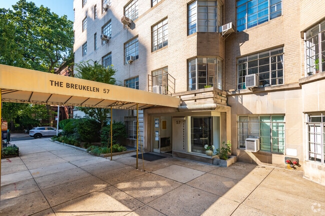 Building Photo - The Breukelen Condos