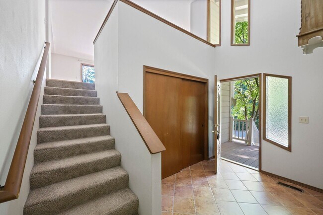 Foto del edificio - Hard to find 5 bedroom home in Tamoshan ne...