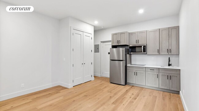 Building Photo - 20 E 66th St