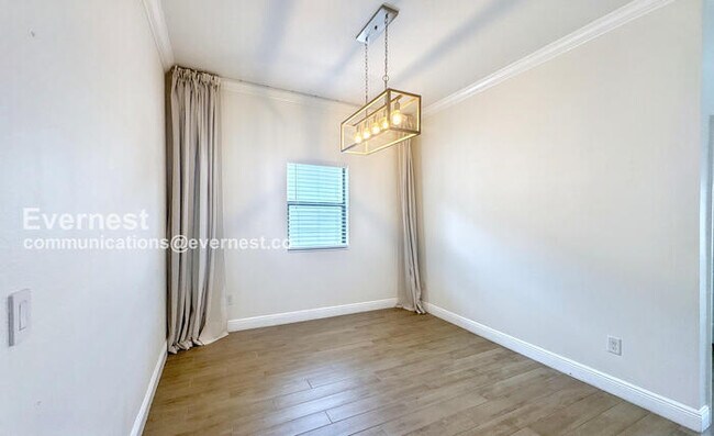 Foto del edificio - 2514 W Curtis St