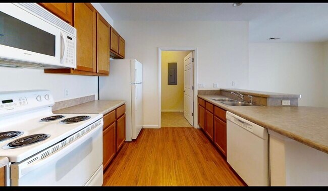 Foto del edificio - 2402 Fields South Dr