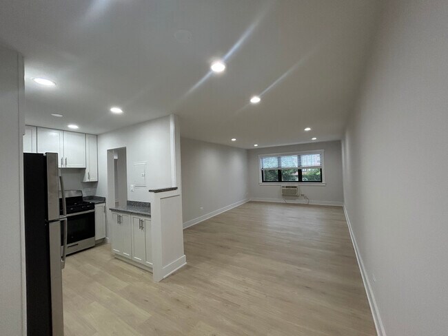 Foto del edificio - 696 Elm Pl