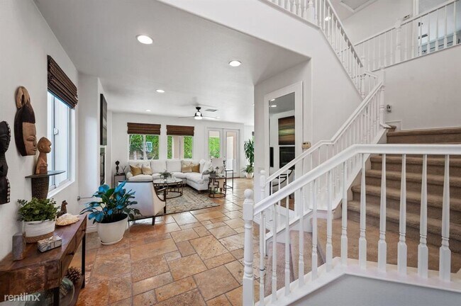 Building Photo - 4 br, 3 bath House - 551 Vista Azul
