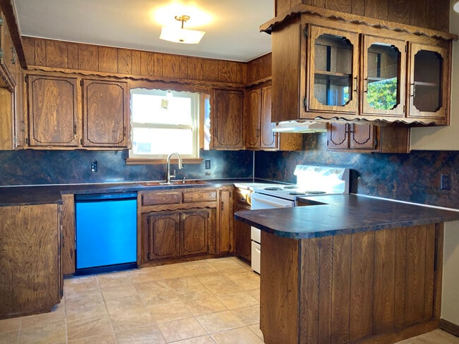 Building Photo - 612 W Matthews St