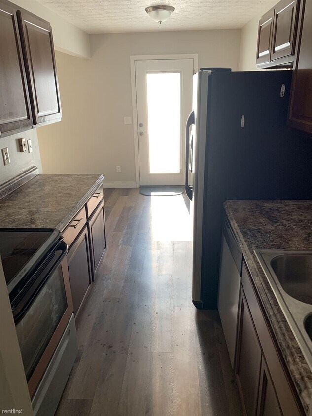 Foto principal - 1052 E Crescentville Rd