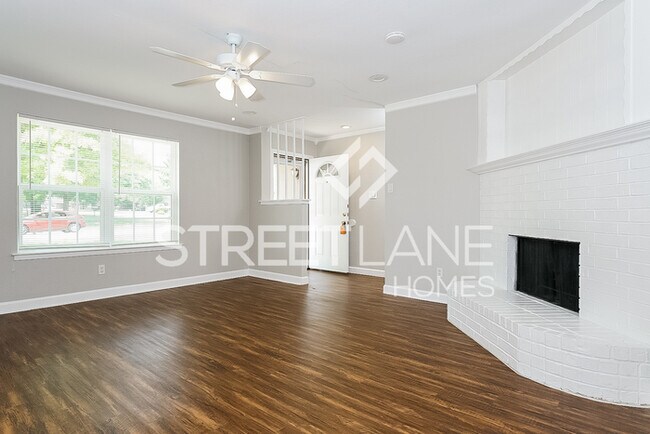 Building Photo - Charming 3 Bedroom in Cleburne!