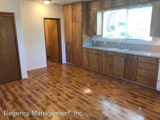 Building Photo - Studio, 1 bath Apartment - 470 SE 12th Ave.