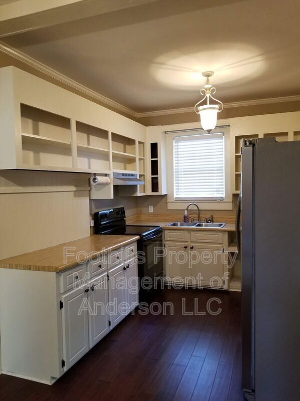 Building Photo - 211 Forest Ave