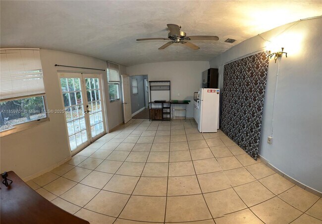Foto del edificio - 16901 NW 51st Pl