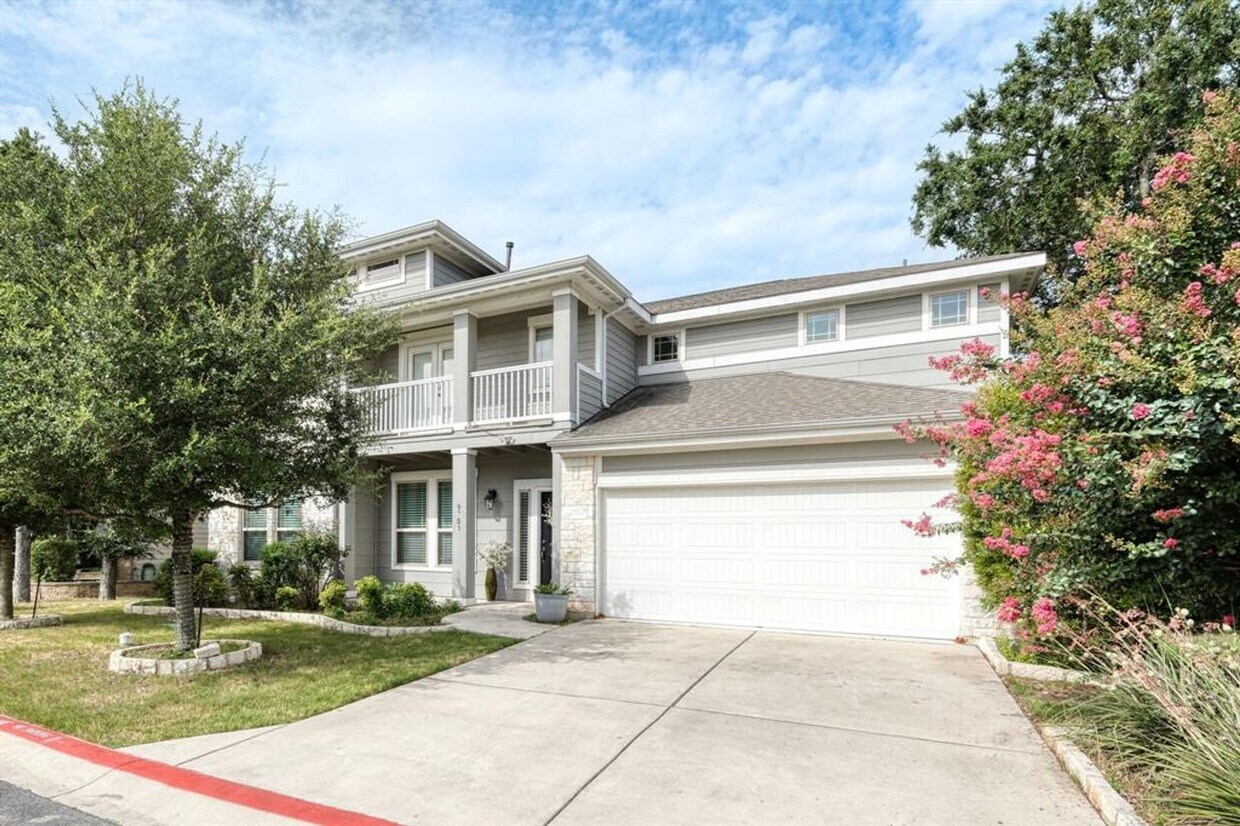 Foto principal - Stunning 3-Bedroom Modern Home with Luxuri...