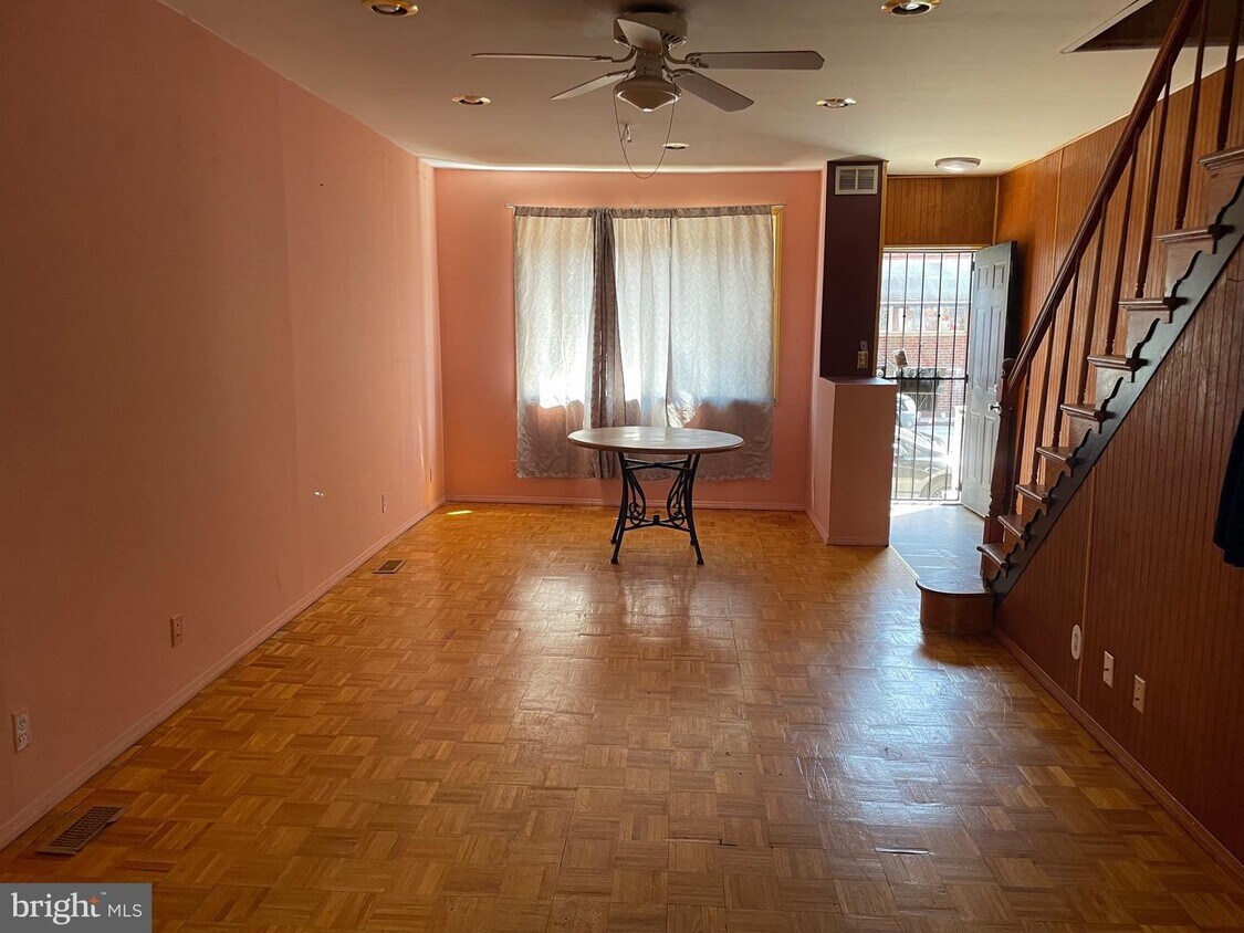 Primary Photo - 2532 S 10th St