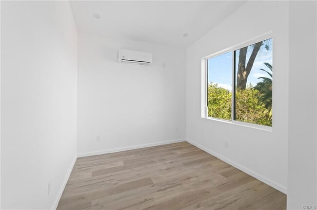 Foto del edificio - 8512 Wilbur Ave