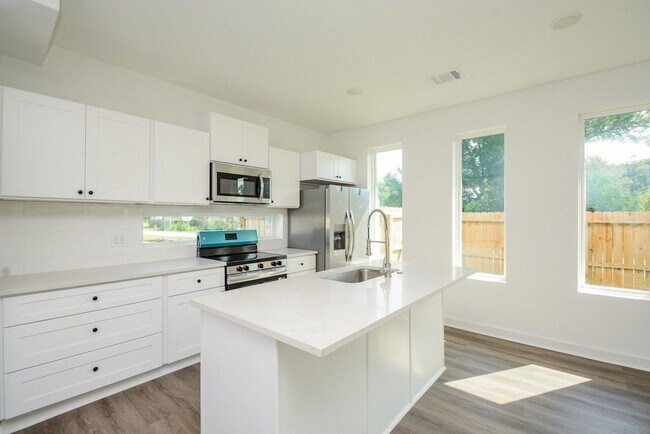 Foto del edificio - 4358 Clover St