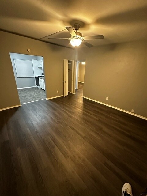 Foto del edificio - 8721 Natural Bridge Rd