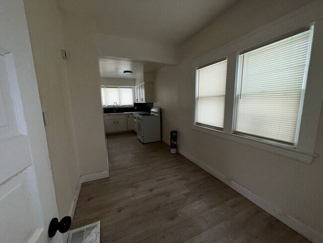 Foto del edificio - 3 bedroom 1.5 bath Single Family Home | CMHA Section 8 and EDEN Welcomed