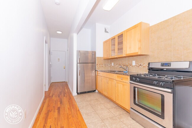 Foto del edificio - 518 Willoughby Ave