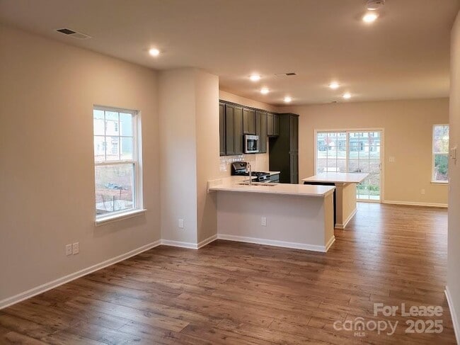 Building Photo - 543 San Marco Dr
