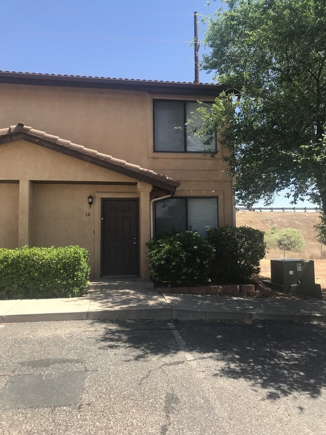 Building Photo - 850 E 600 S