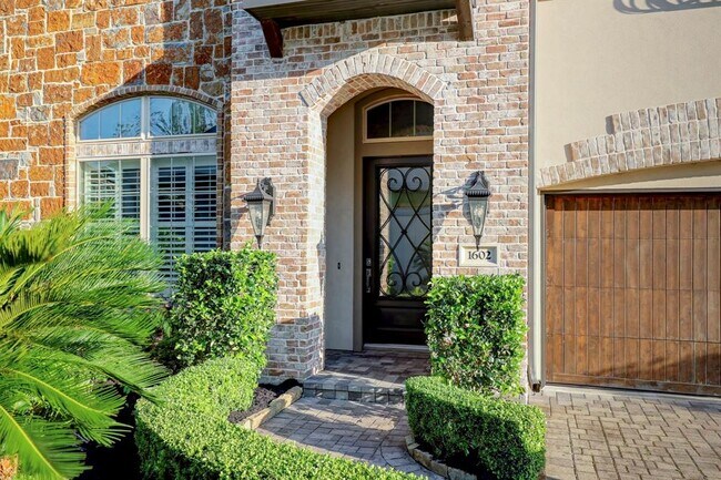 Foto del edificio - 1602 E Rose Terrace Ln