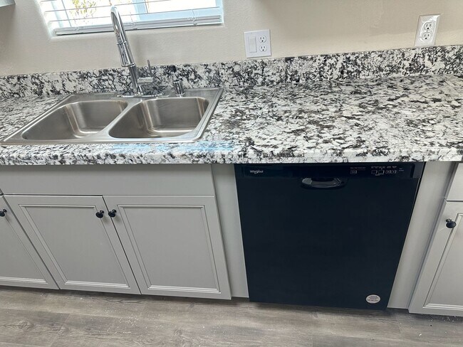 Foto del edificio - 2431 OAKMONT CIRCLE - 2 BEDROOM 2 BATH CON...